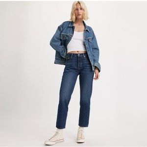 Levi’s 501 Original Cropped Jeans•Dark Wash •slightly distressed pockets•26 X 26